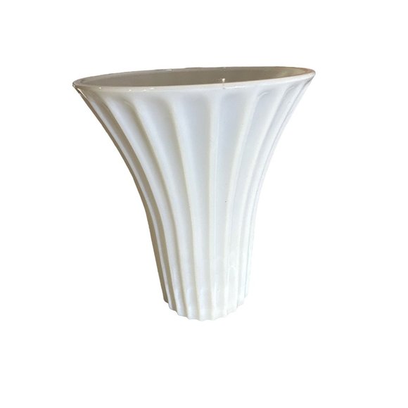 milk glass Other - VTG Milk Glass Fluted Rippled Vase